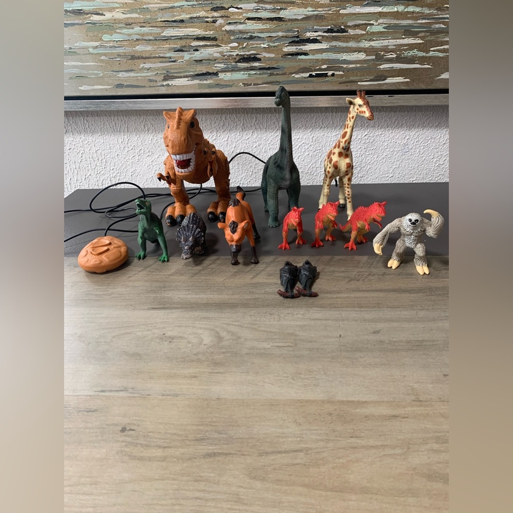 Vintage 90s-00 Historic Playset Figures Dinosaurs, Men, Animals Lot of 12